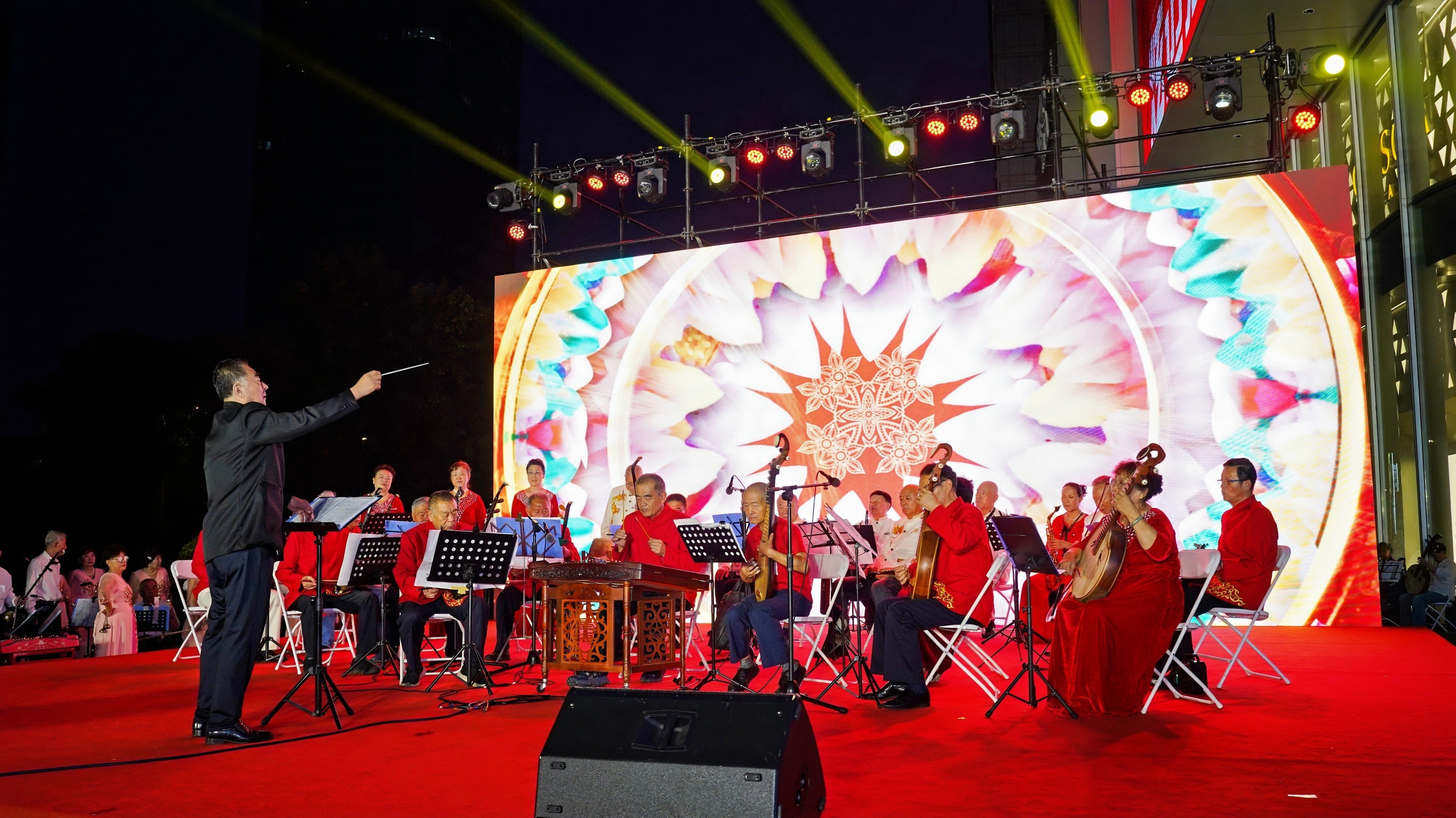 “民星”秀主角，时尚“最潮音”！市南区“全民时尚秀”国庆专场展演燃动GT集地广场