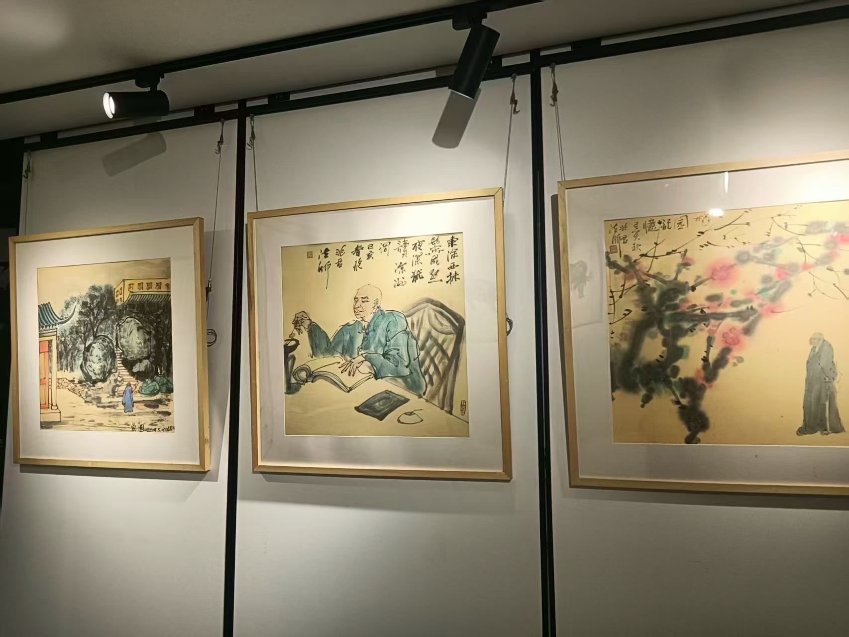 不負(fù)青山一一藝術(shù)家兆君書畫展在寧波展出