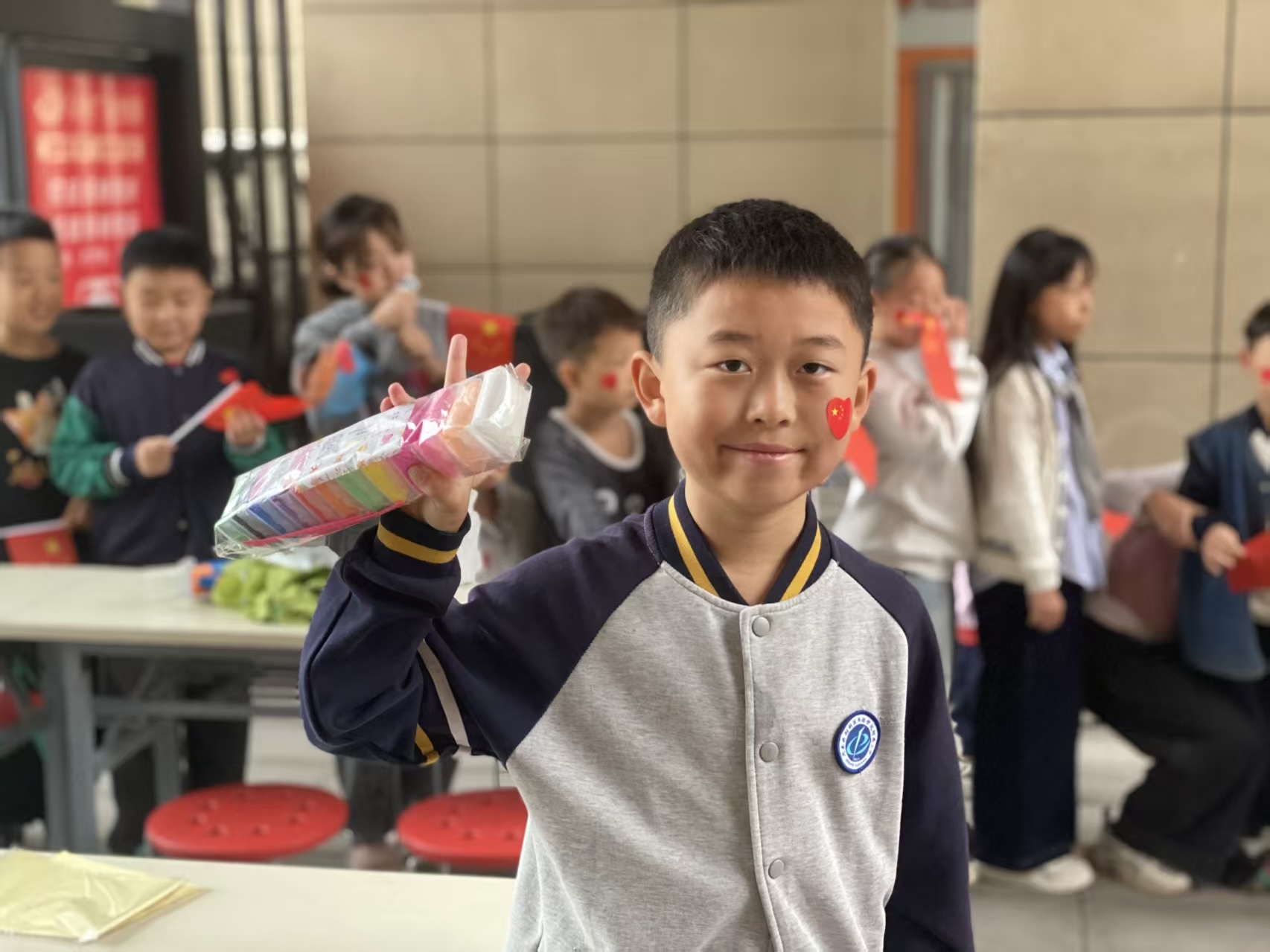 西湖街道绿地社区开展“邻里团圆庆中秋・同心共贺祖国好”主题活动