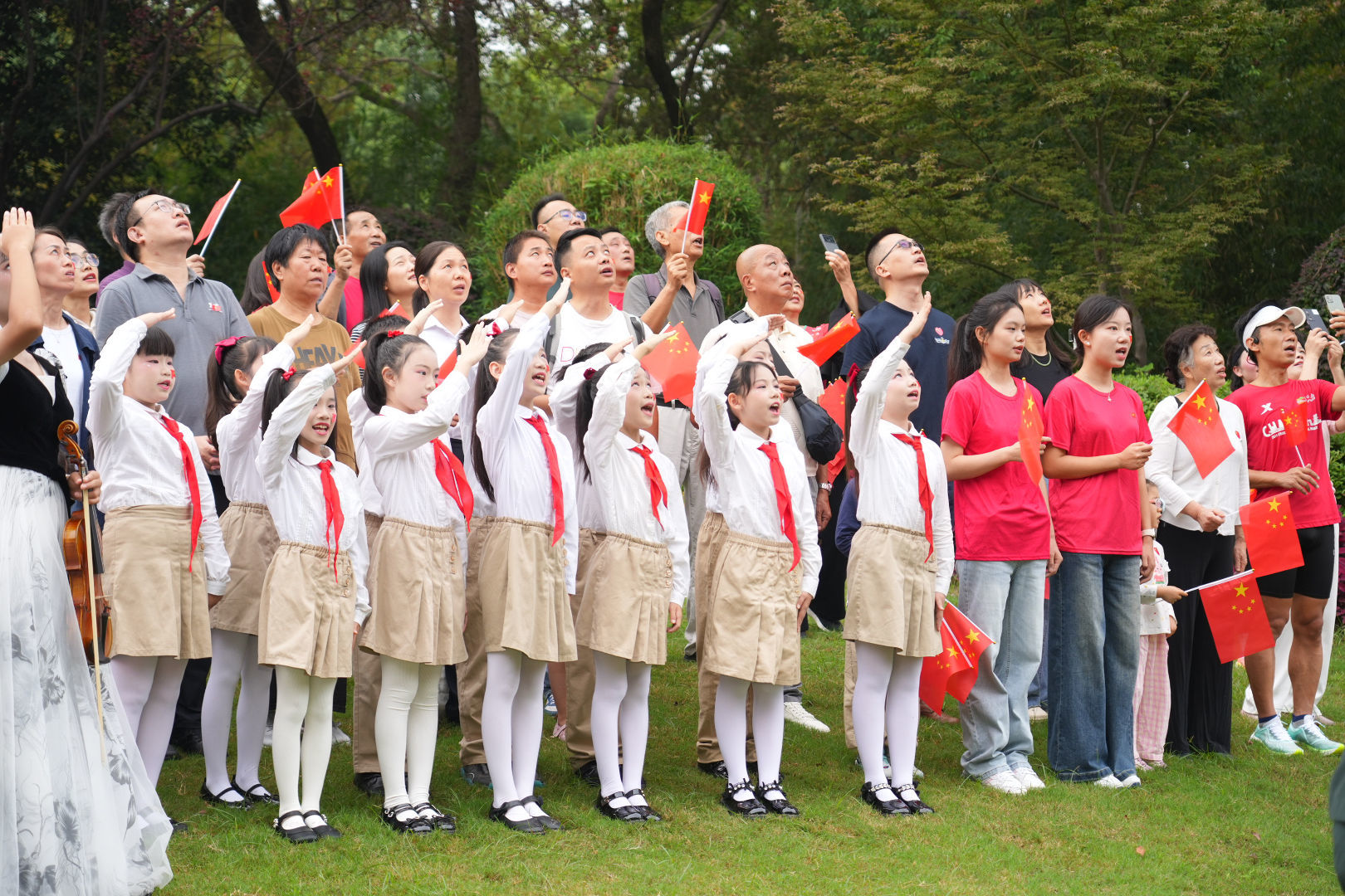 升旗游园歌盛世！这个国庆 东湖听涛这样为祖国庆生……