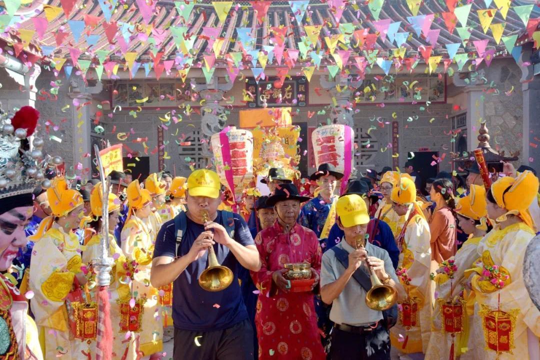 莆田市平海镇石狮宫妈祖巡安布福活动盛大举行