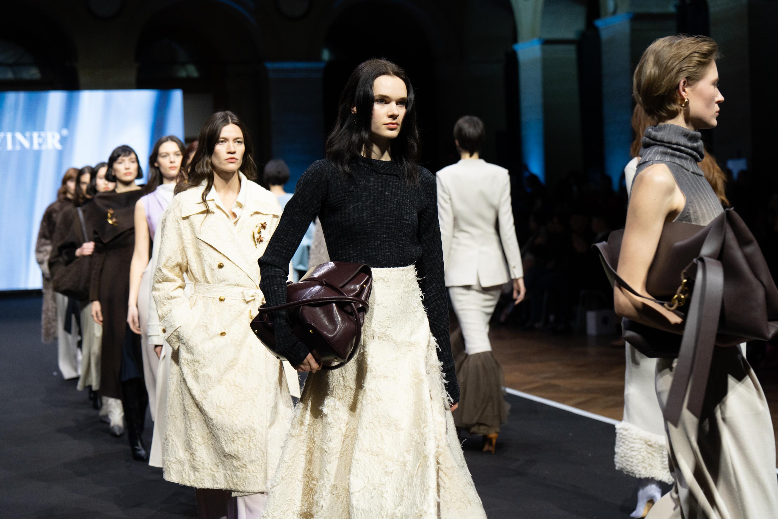 木兰、粤绣与高定，三大深圳品牌在法国巴黎用设计表达中国意境