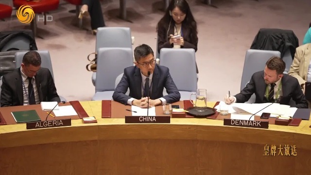 中国重返联合国后没有倒向美苏任一方，作为建设性力量深度参与联合国事务