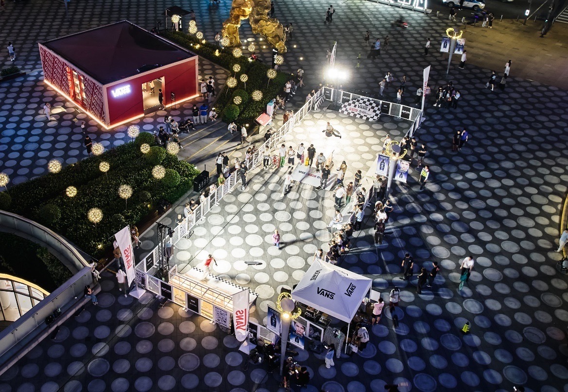 Vans史上首场夜滑秀亮相深圳 与SPACE MOLLY共释街头能量