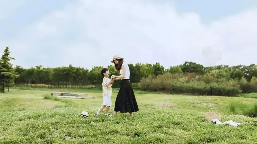 对话梁鸿：你在哪里错过了孩子的呼救？