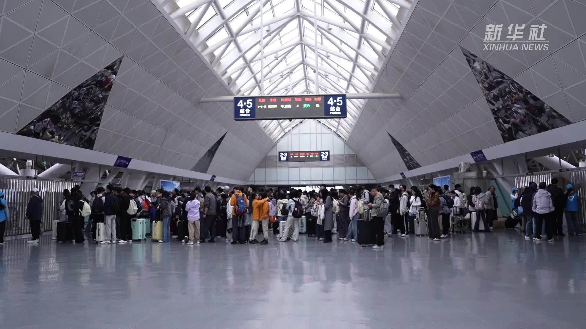 宁夏银川：积极应对返程客流高峰