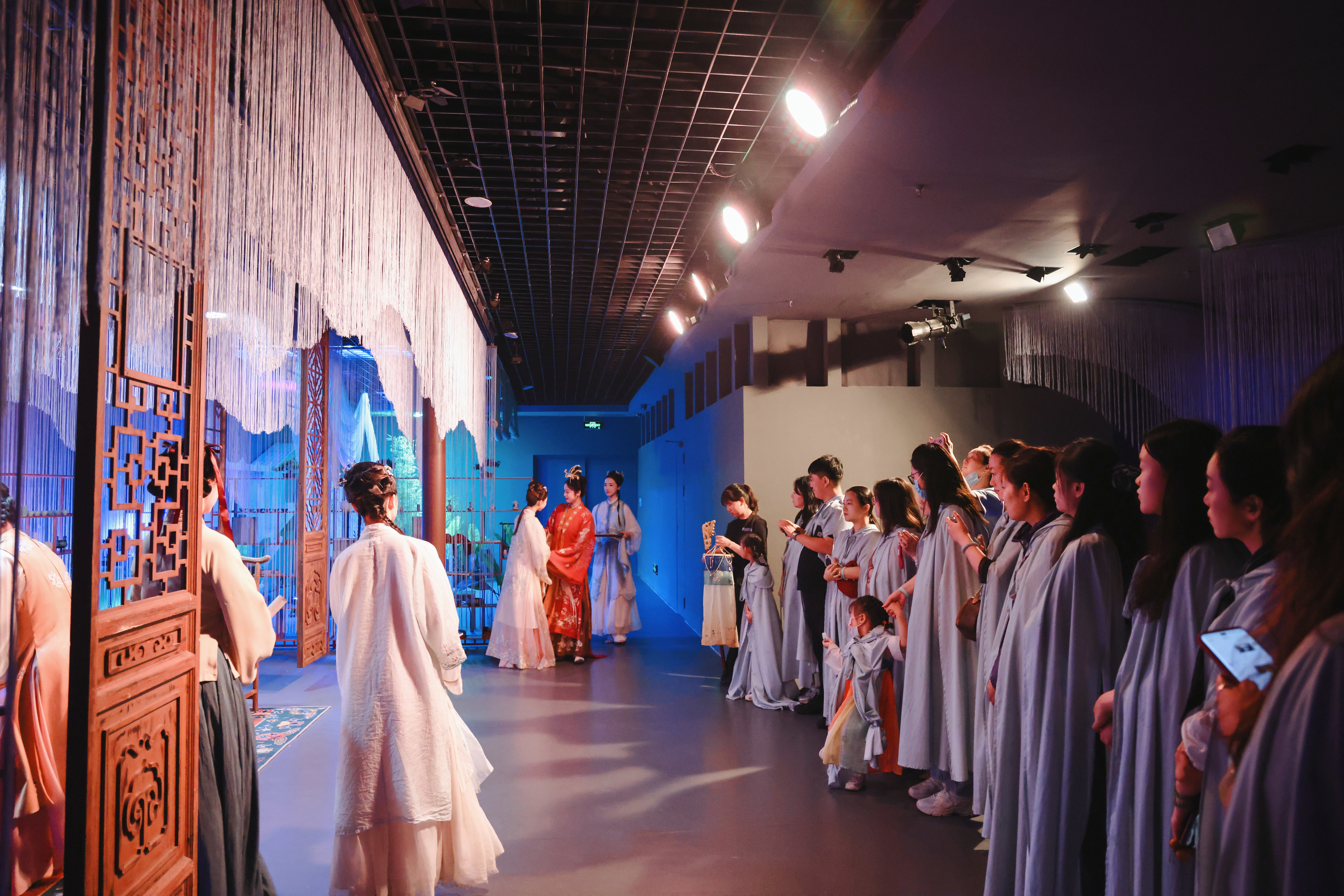 “经典电影夜”邂逅“织梦千年夜”，南京长江路文博之夜演绎古今对话