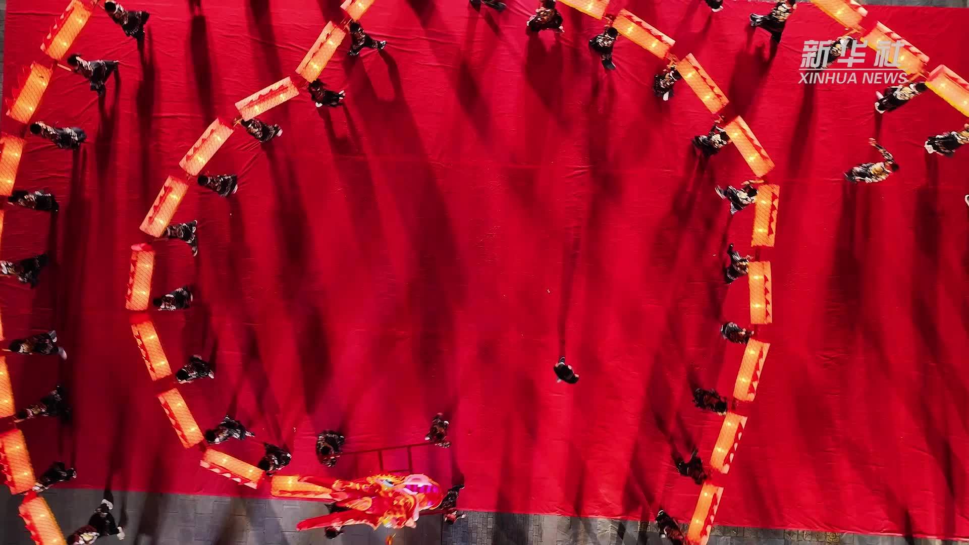 成都青白江：“百米长龙”点亮城厢古城夜