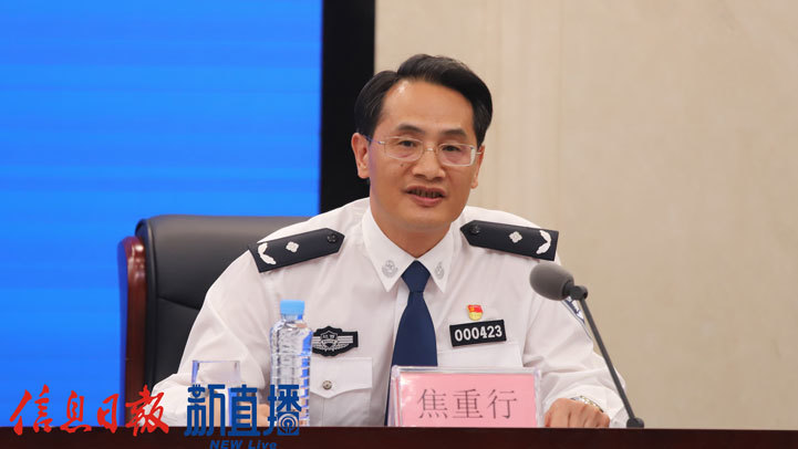 省公安厅法制总队总队长政委焦重行