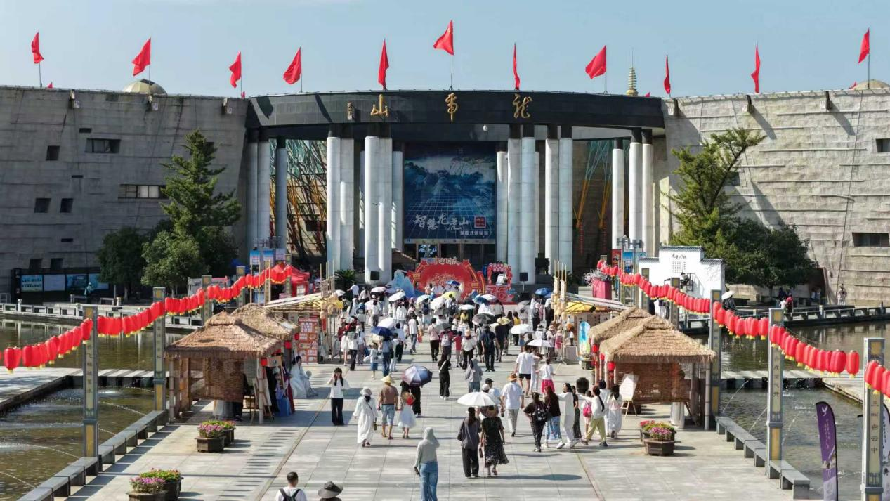 龙虎山双节焕新：七大新品解锁沉浸体验 限定活动点燃黄金周氛围