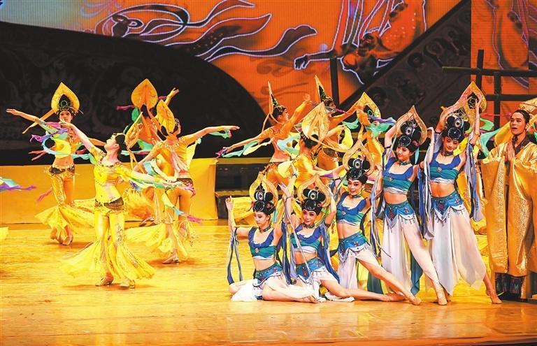 经典舞剧《大梦敦煌》在敦煌大剧院上演　新甘肃&middot;甘肃日报通讯员　张晓亮