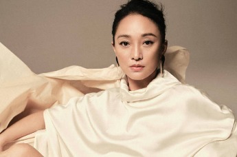 周迅白披肩配豹纹帽造型 优雅大气又不失前卫封面图