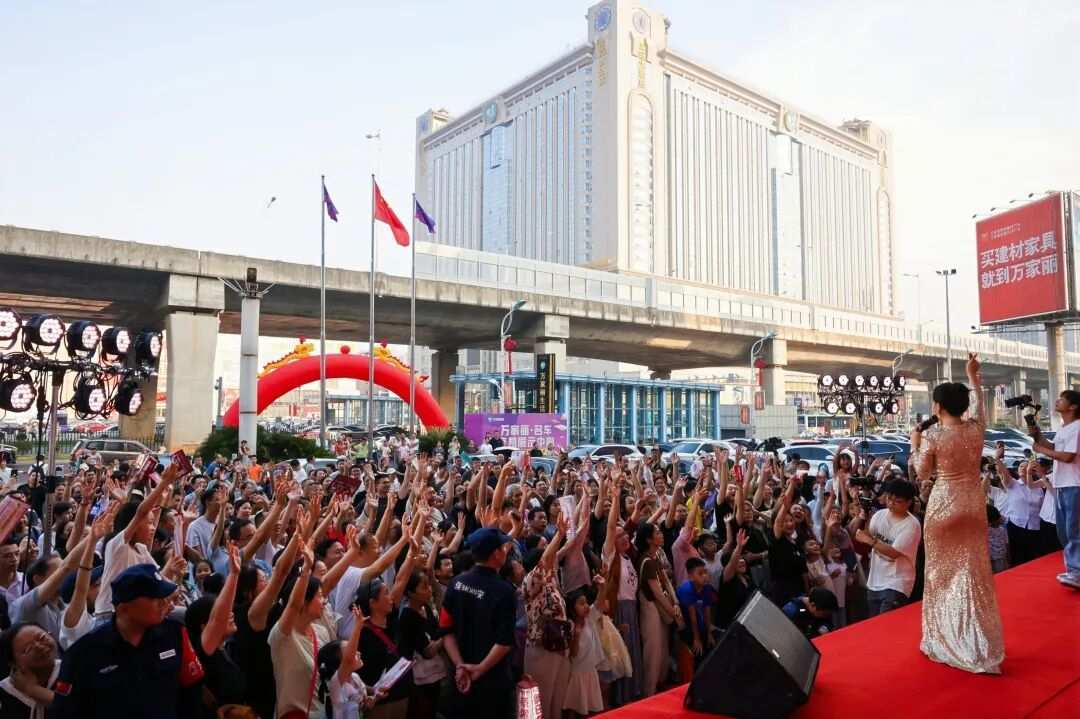 双节欢庆不停歇!万家丽“新年献礼 元旦钜惠”盛大启动!艾晓琪深度打卡世界地标