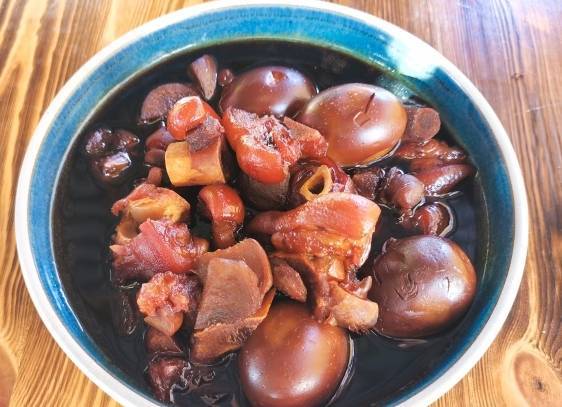 猪脚姜是广东人喜爱的秋季进补美食之一。酸甜度恰到好处的姜醋和入口即化的猪脚,让人回味无穷。图源:南方农村报