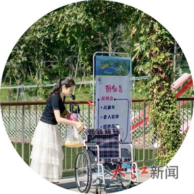 仙女湖景区为游客提供免费租借轮椅服务(据仙女湖景区微信公众号)