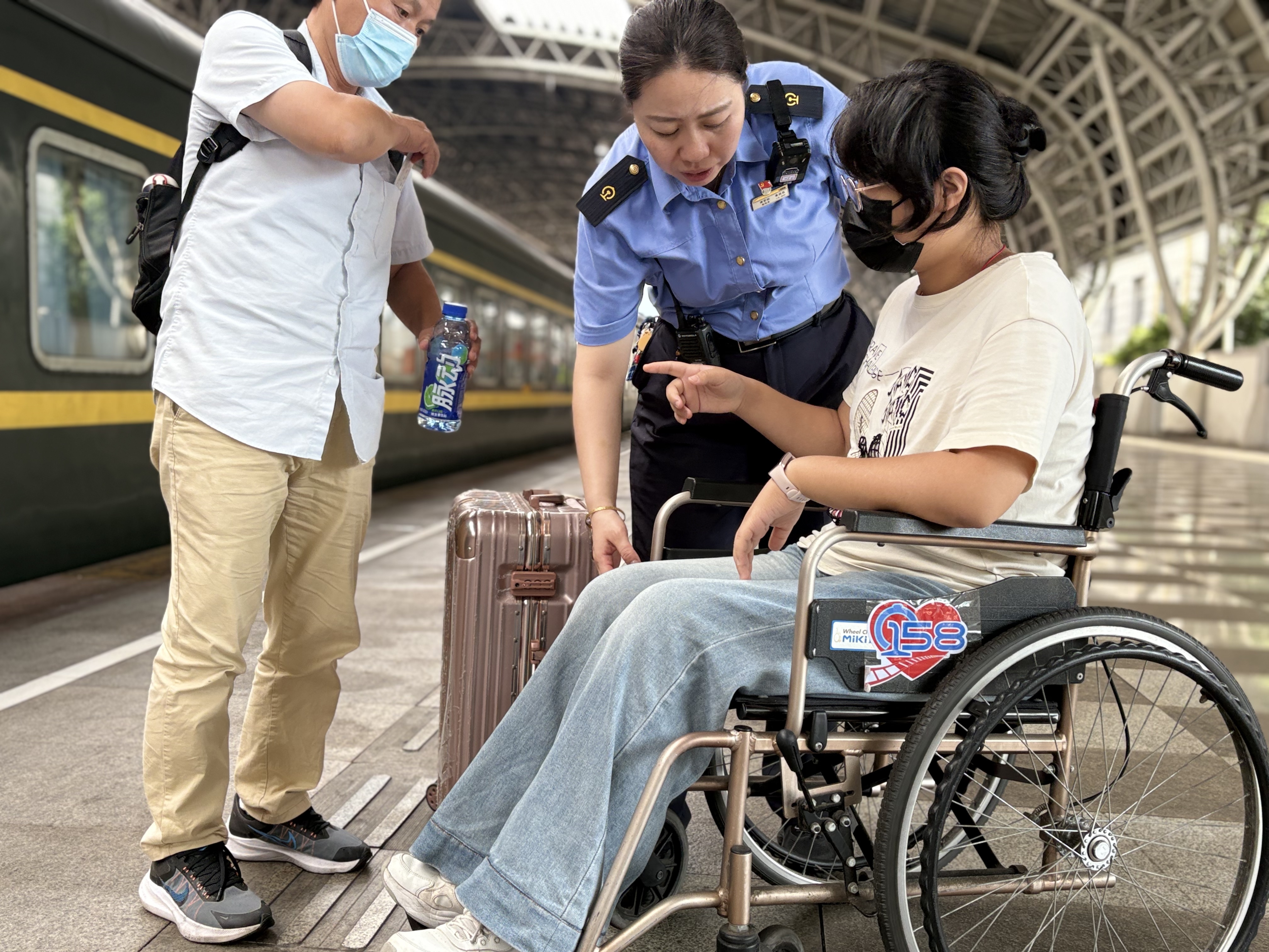 百万游客背后的暖心保障:南京环玄武湖区域双节服务不断档