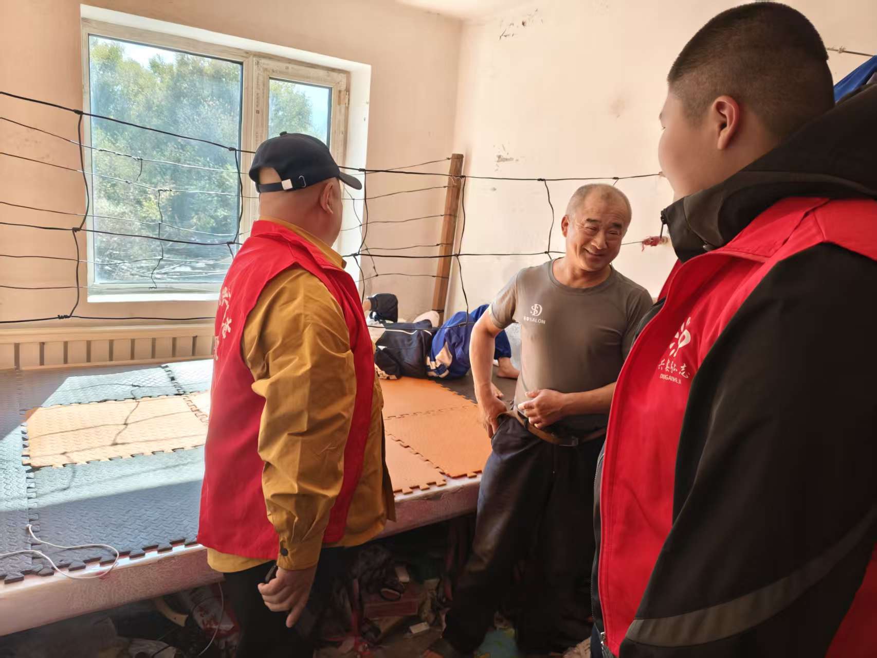 情暖中秋，爱在兴安——伊春兴安弘志志愿服务队国庆期间开展献爱心慰问活动