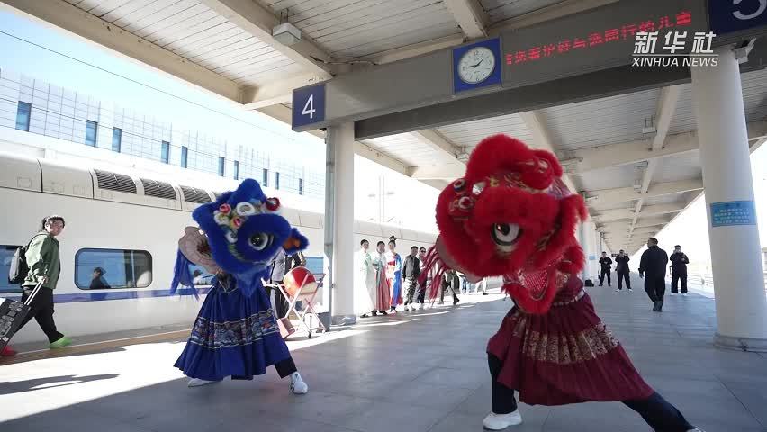 “中秋车厢”移动的团圆驿站