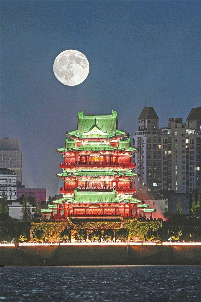 南昌滕王阁与中秋圆月同框（图）