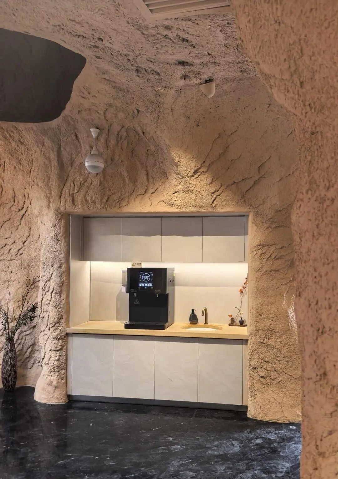 ▲敦煌“网红”公共卫生间内部