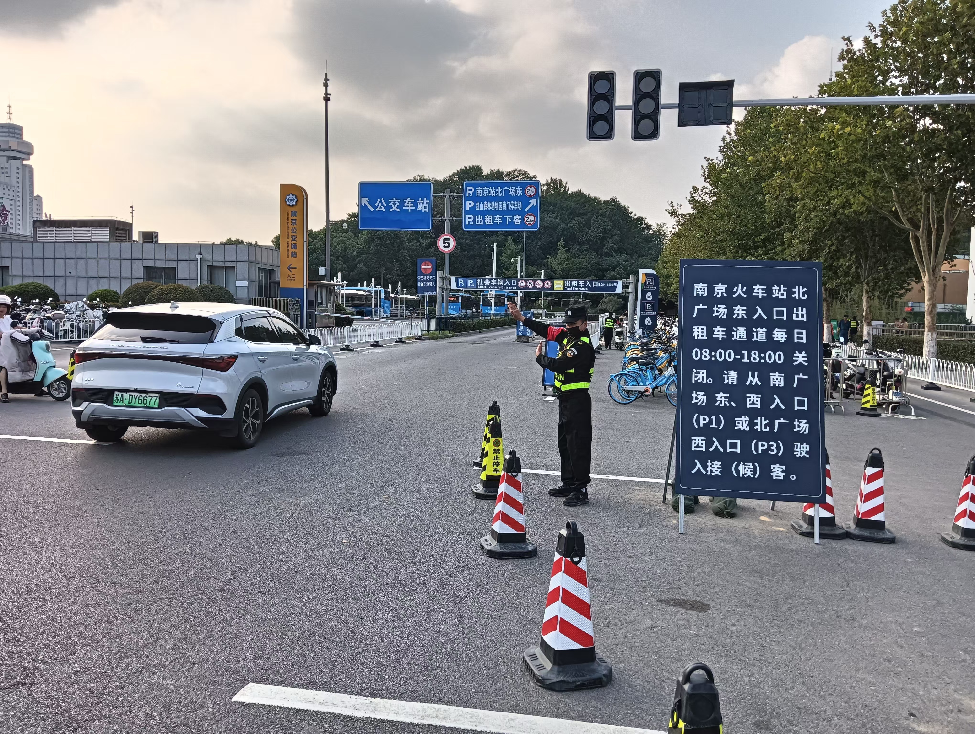 百万游客背后的暖心保障:南京环玄武湖区域双节服务不断档