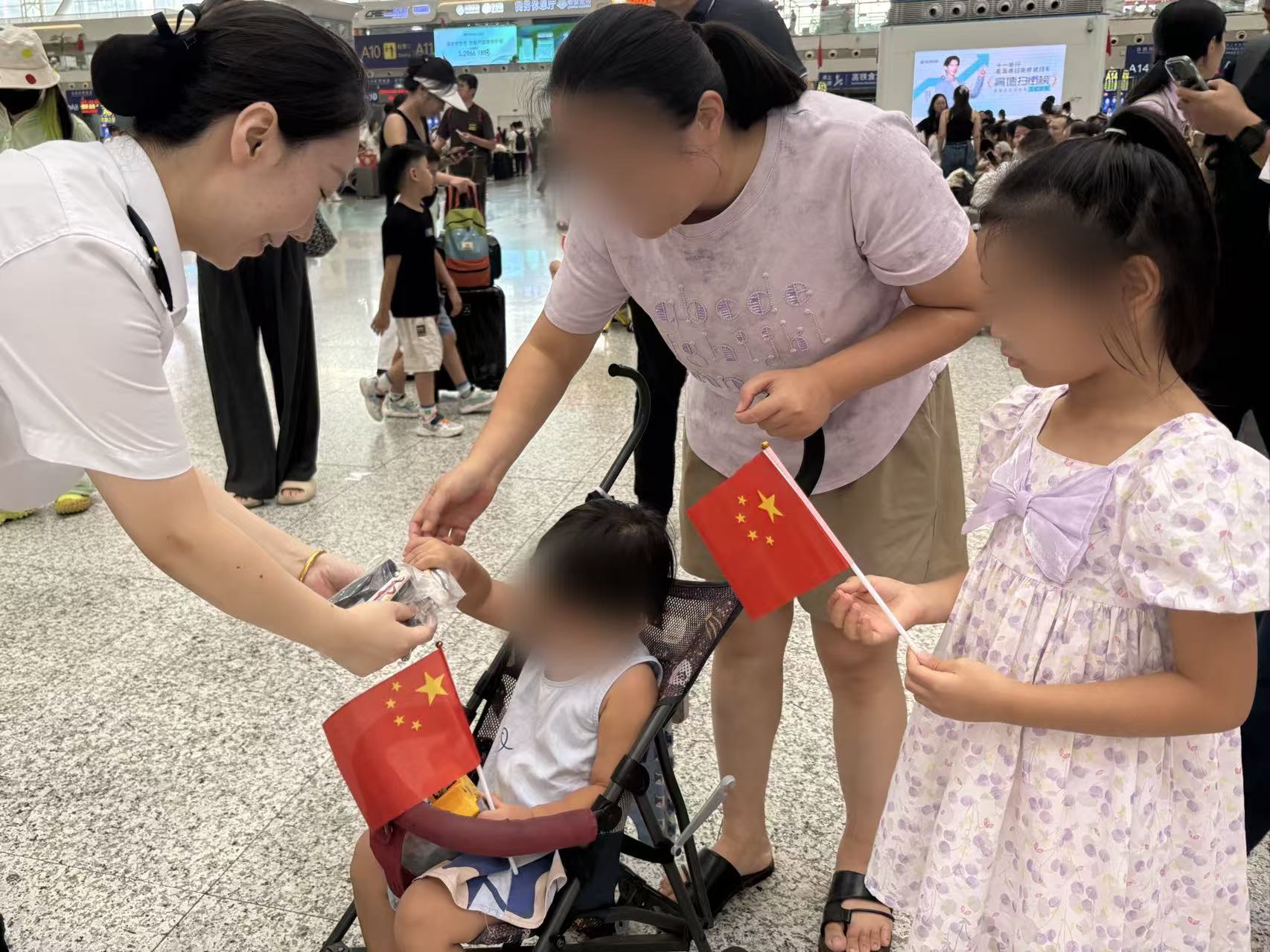 国庆中秋双节铁路客流攀升,深圳铁路到发旅客近900万人次