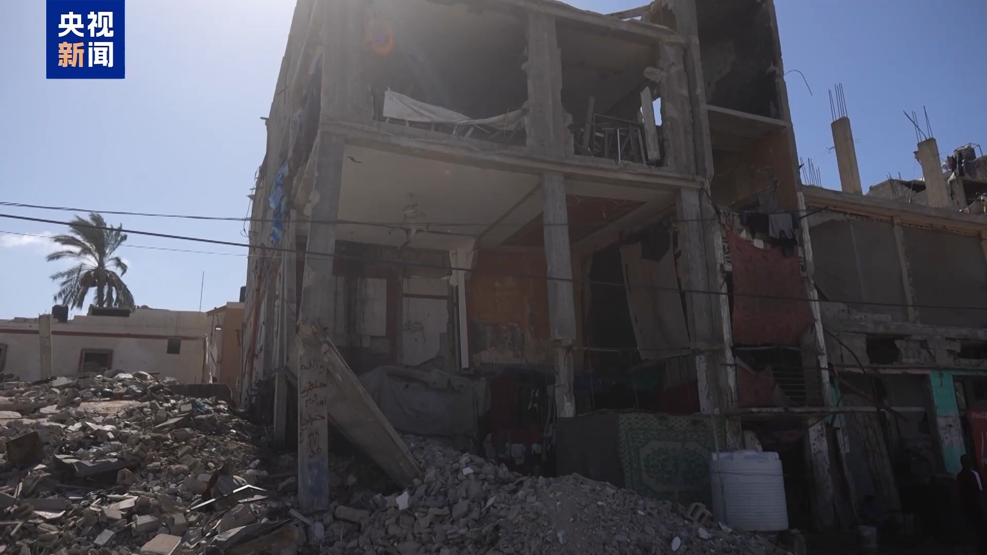 朋友们等待见面时遭轰炸全部遇难 加沙女孩童年被战火撕碎