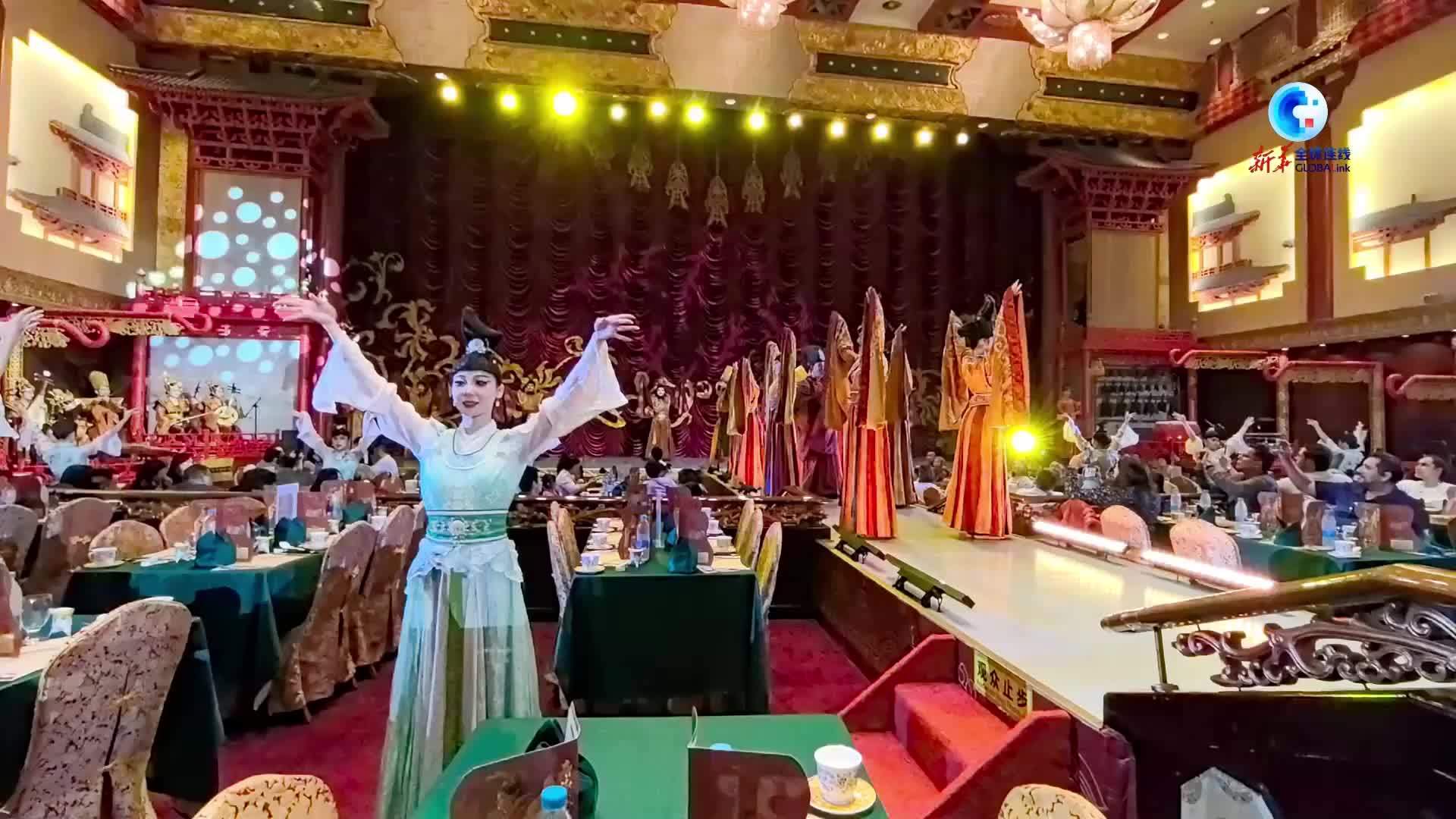 全球连线丨外国游客在古都西安体验盛唐宴 感受中国文化魅力