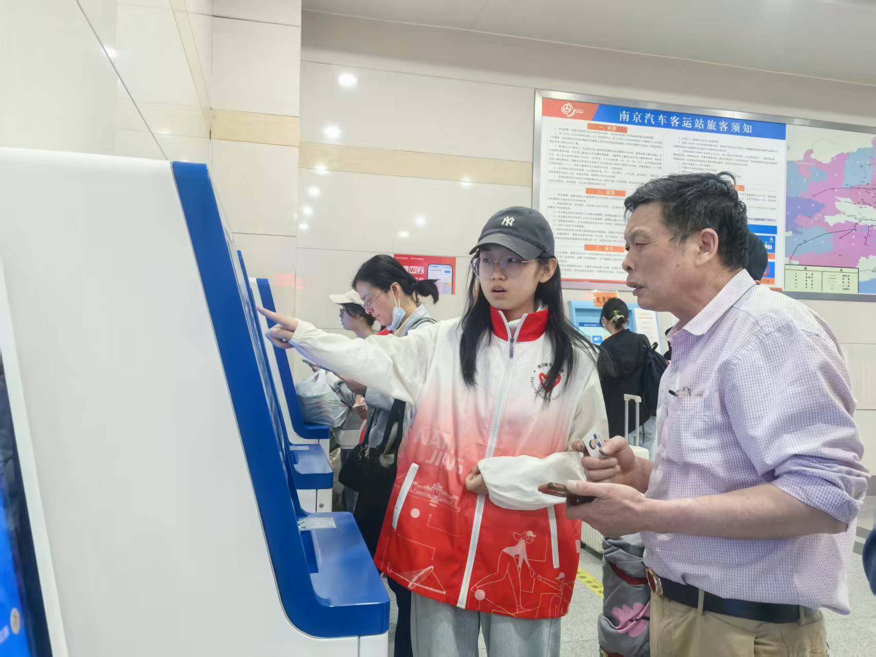 百万游客背后的暖心保障:南京环玄武湖区域双节服务不断档