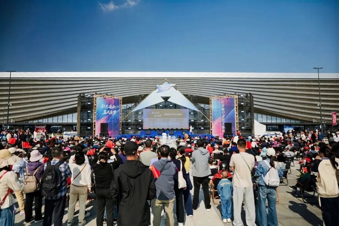 这座最懂年轻人的城市，正在承包他们的情绪价值