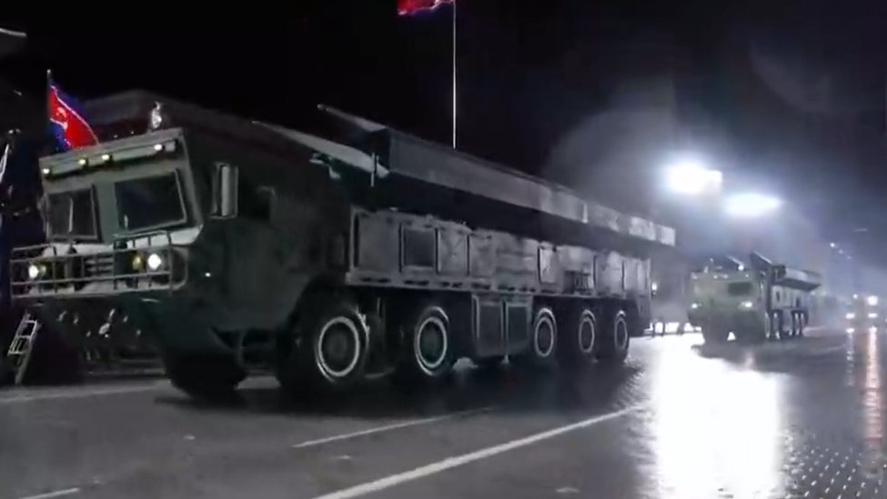 剑指美韩反导网络，朝鲜新型高超音速弹道导弹亮相阅兵