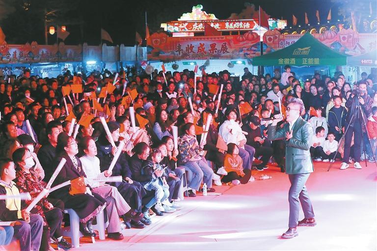 庆阳市环州故城景区群众性节目展演现场气氛热烈　环县融媒体中心供图