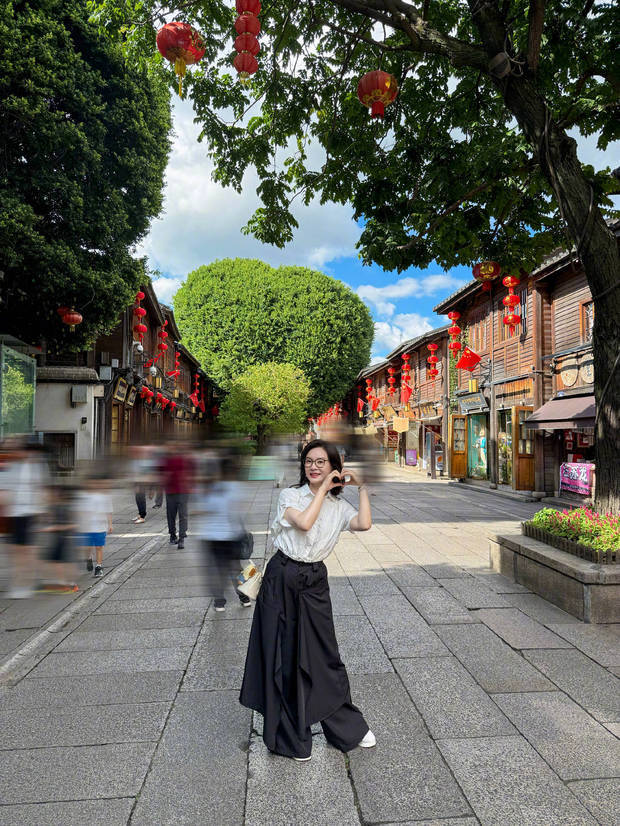 陈数分享悠然假日生活！逛街散步拍美照状态轻盈，笑容明媚心情佳(图5)