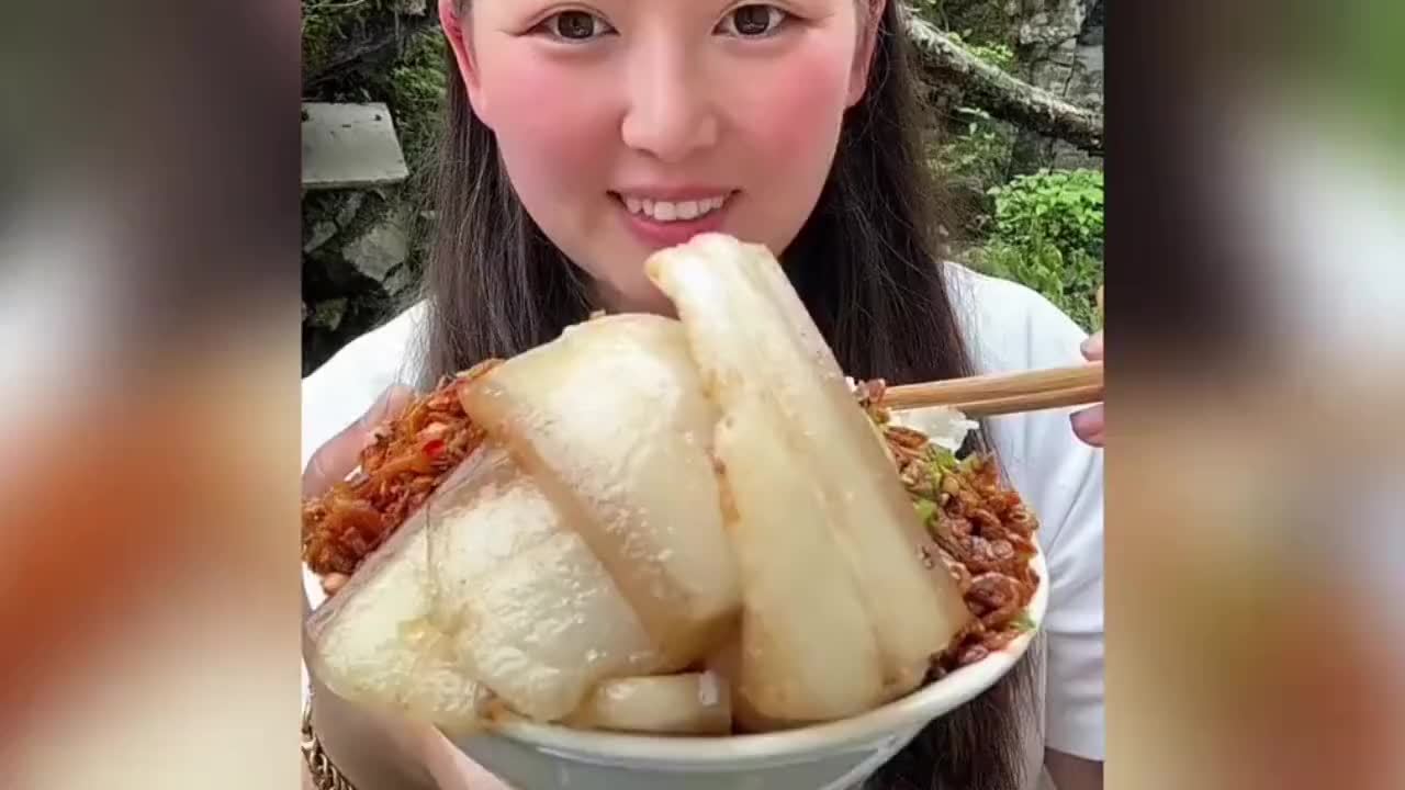 这肥肉我吃一口就的吐了，真的是一口都吃不了，美女能吃是福