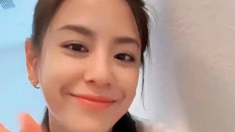 她曾是被周杰伦捧红的奶茶女孩，如今坦言婚姻中最扎心的真相封面图