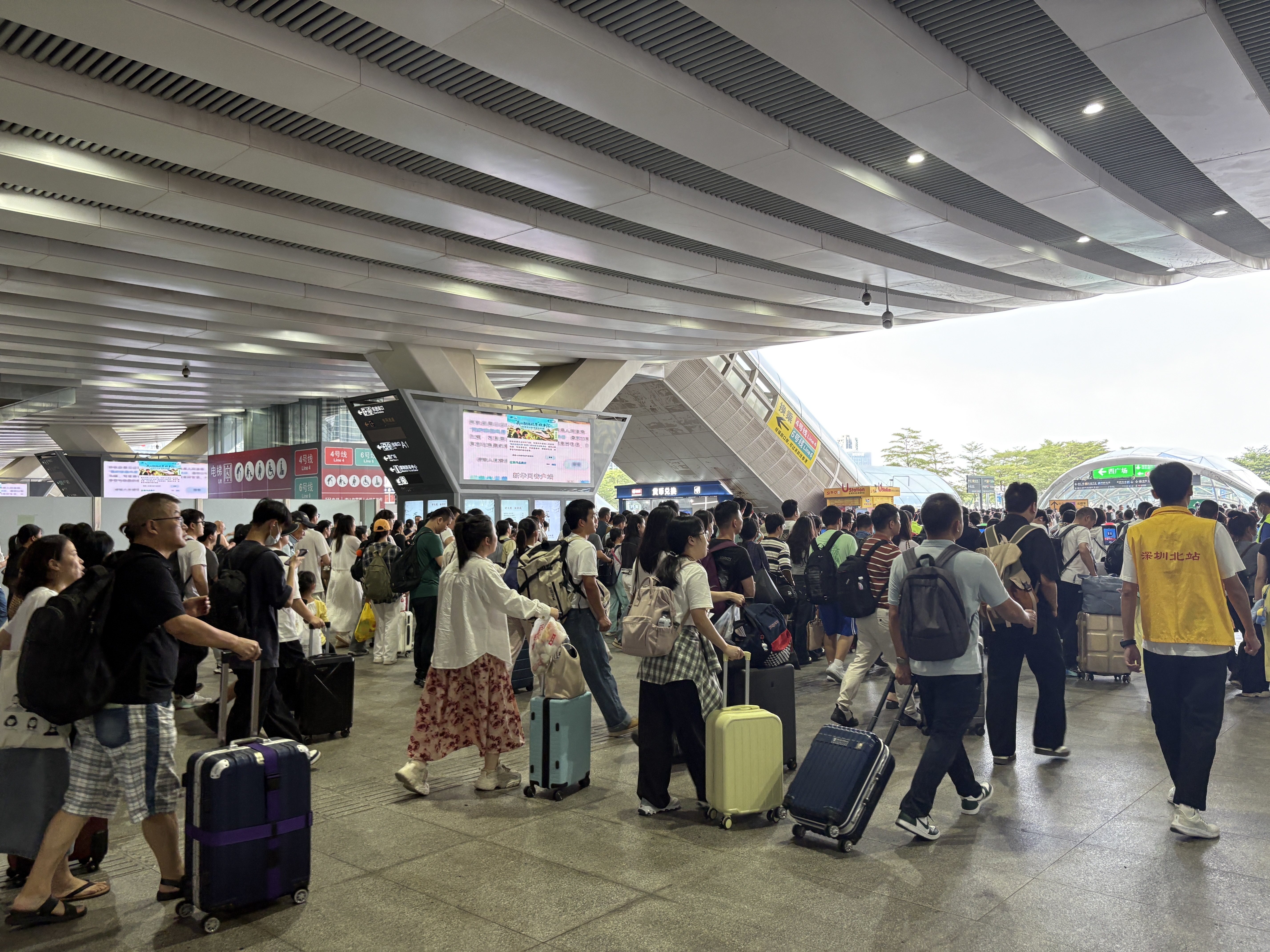 国庆中秋假期最后一天,深圳铁路预计到达旅客超55万人次