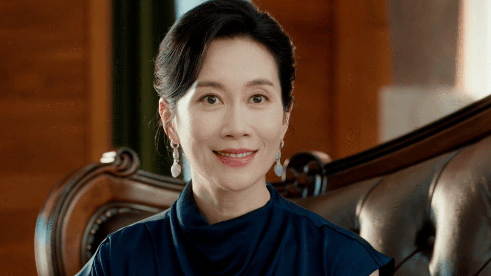 温峥嵘直播豪言遭声讨，因道具使用陷争议，德艺双馨才是演员立身之本封面图