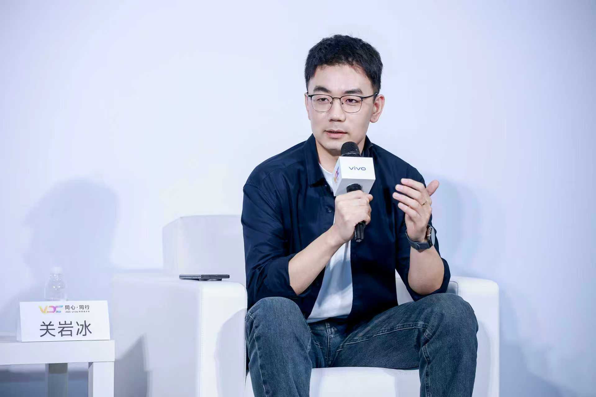 对话vivo副总裁周围：拒绝AI“功能过载”，揭秘vivo“系统功能AI化”的务实路径