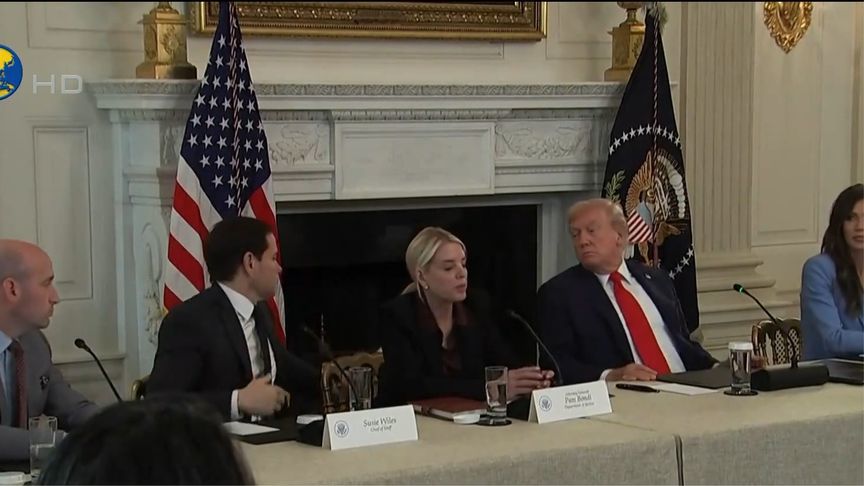 特朗普开会时，鲁比奥递来一张小纸条，美媒曝光内容