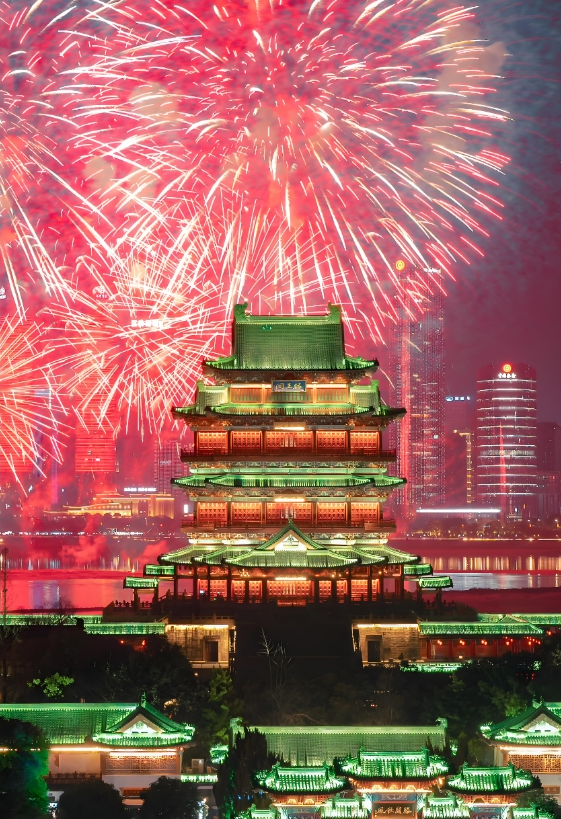 欲買桂花同載酒，中秋好向江西游