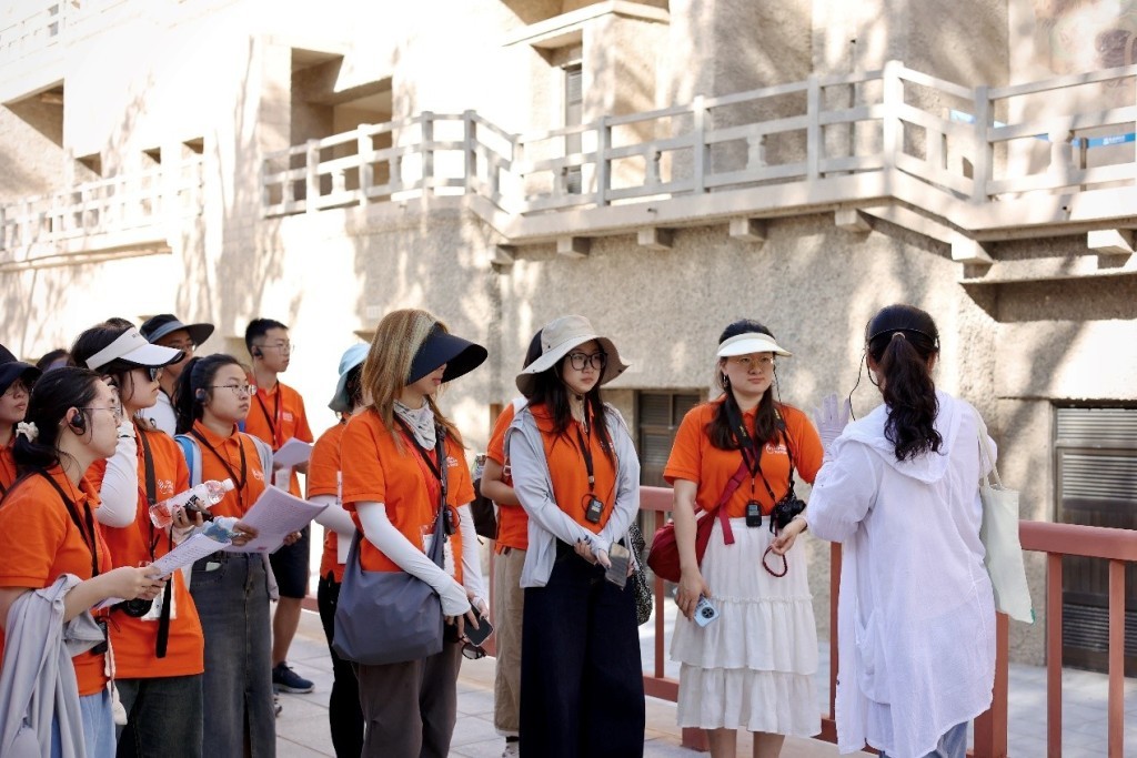 煌文化守望者在培训学习中 本文图片均为上海交通大学供图