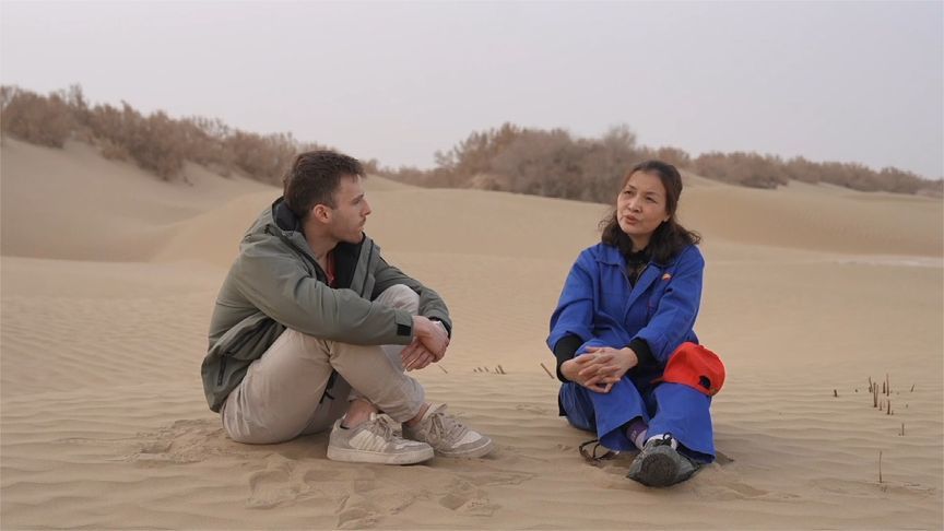 眼睛不好却到新疆沙漠当守井人：各族人民要像石榴籽紧紧抱在一起