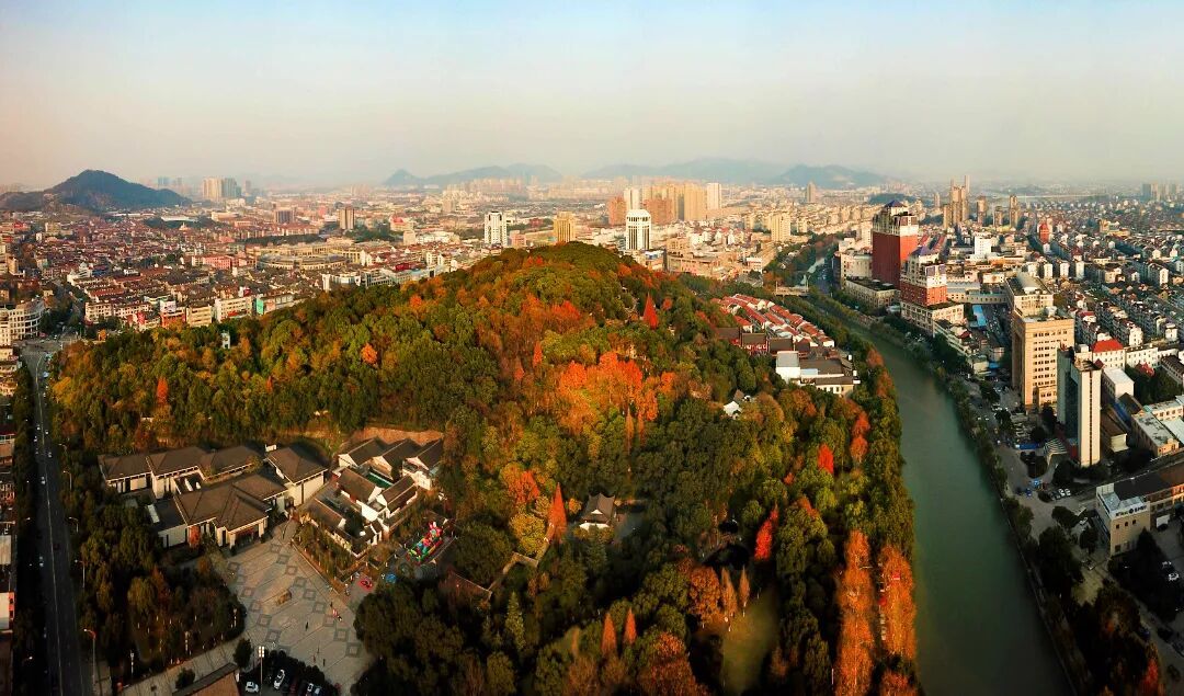 龙泉山秋色.jpg