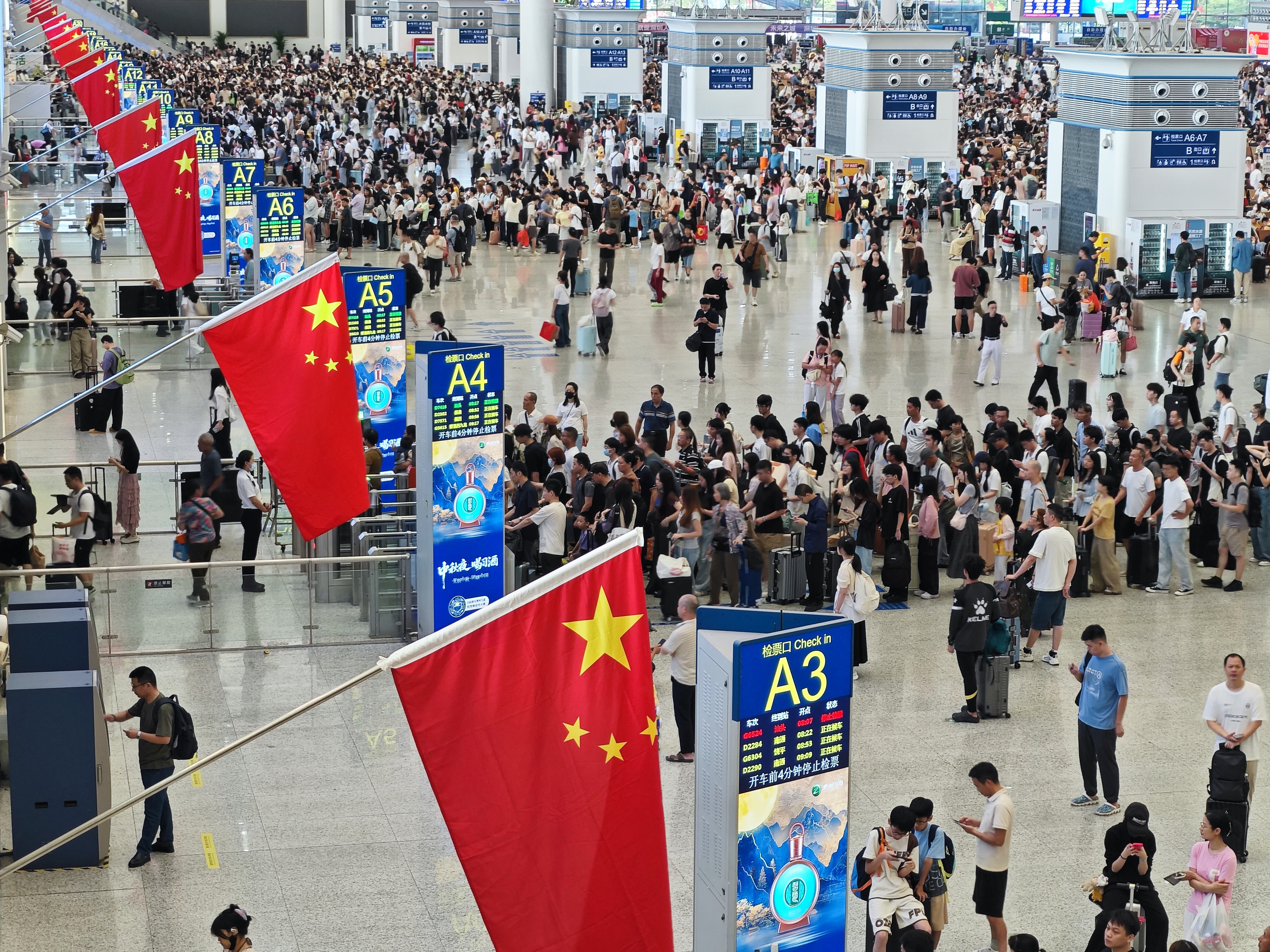 国庆中秋双节铁路客流攀升,深圳铁路到发旅客近900万人次