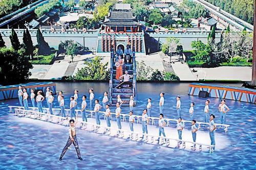 9月28日晚,第二十届中国吴桥国际杂技艺术节《梦·吴桥》演出在吴桥东方杂技城举行。本报记者 张昊摄