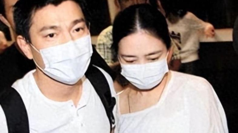 母亲46岁生下她，父亲刘德华用亿万富养，如今13岁她成了这个模样封面图