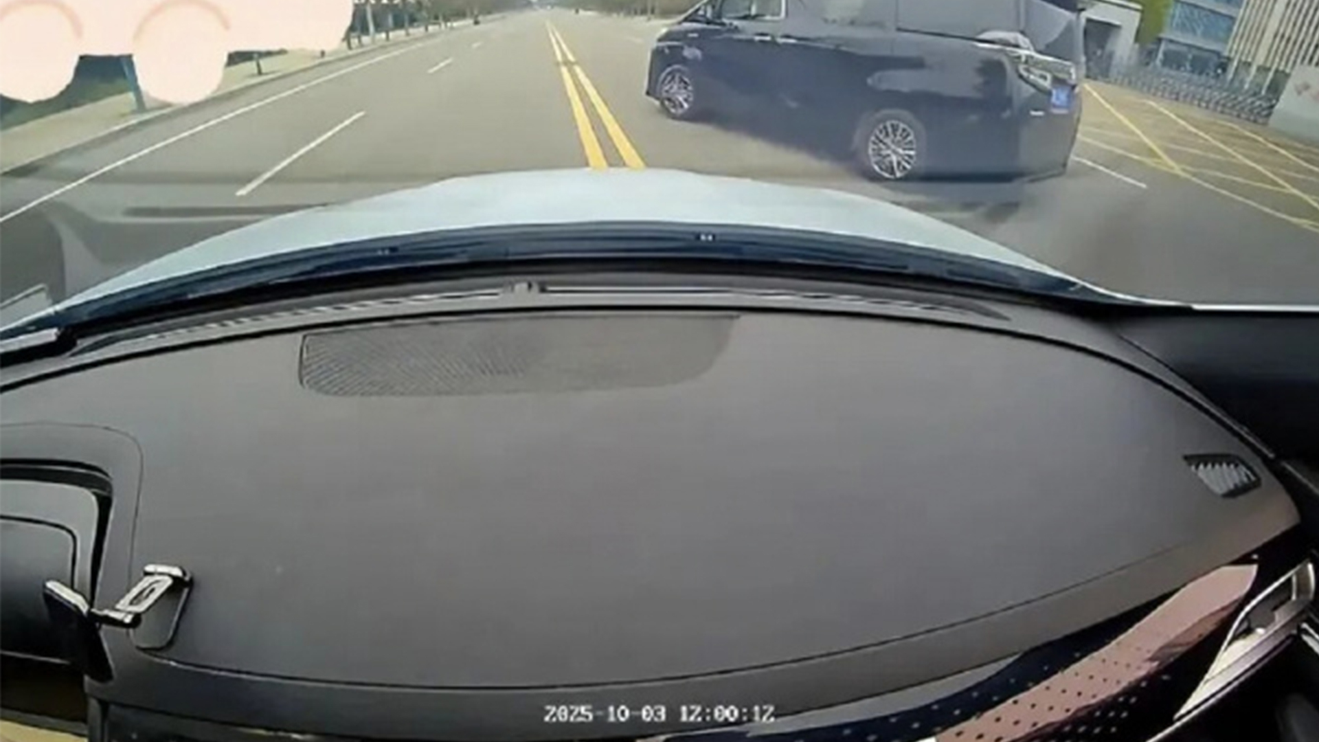 婚庆司机谎称是公安人员多次恶意别车，警方通报：涉嫌危险驾驶罪