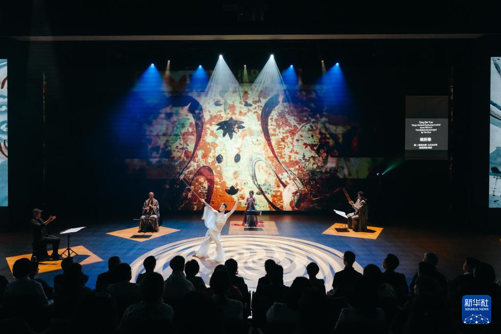 10月6日拍摄的《消失的藏经洞》音乐会现场 新华社发