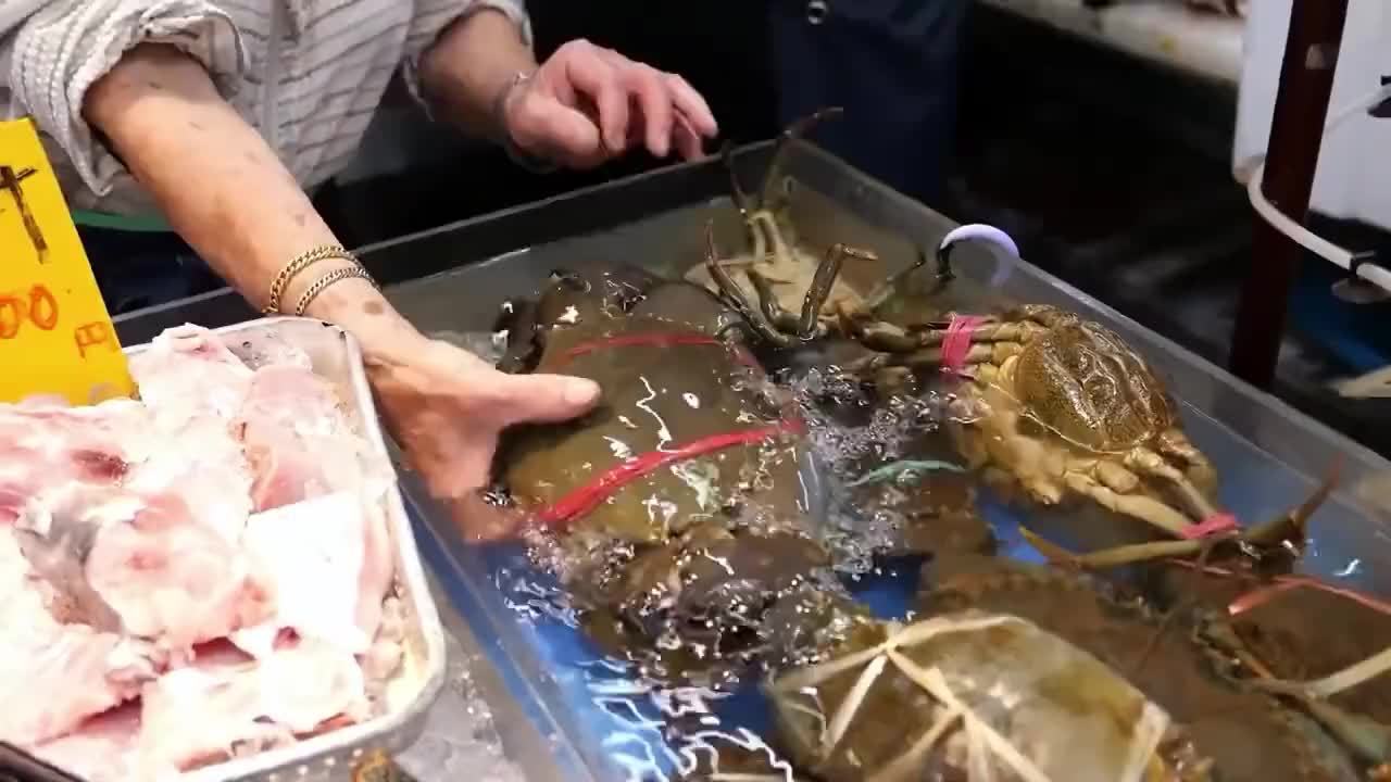 接近5斤重的青蟹王，钳子巴掌大，见识一下大厨怎么杀做美食