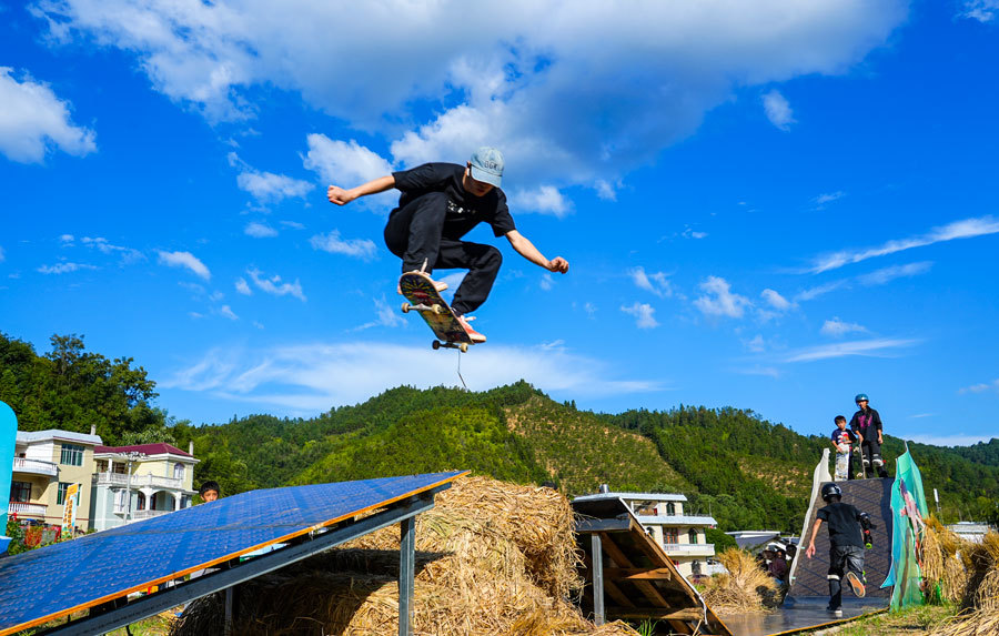 2025年中国崇义乡村滑板大赛开赛